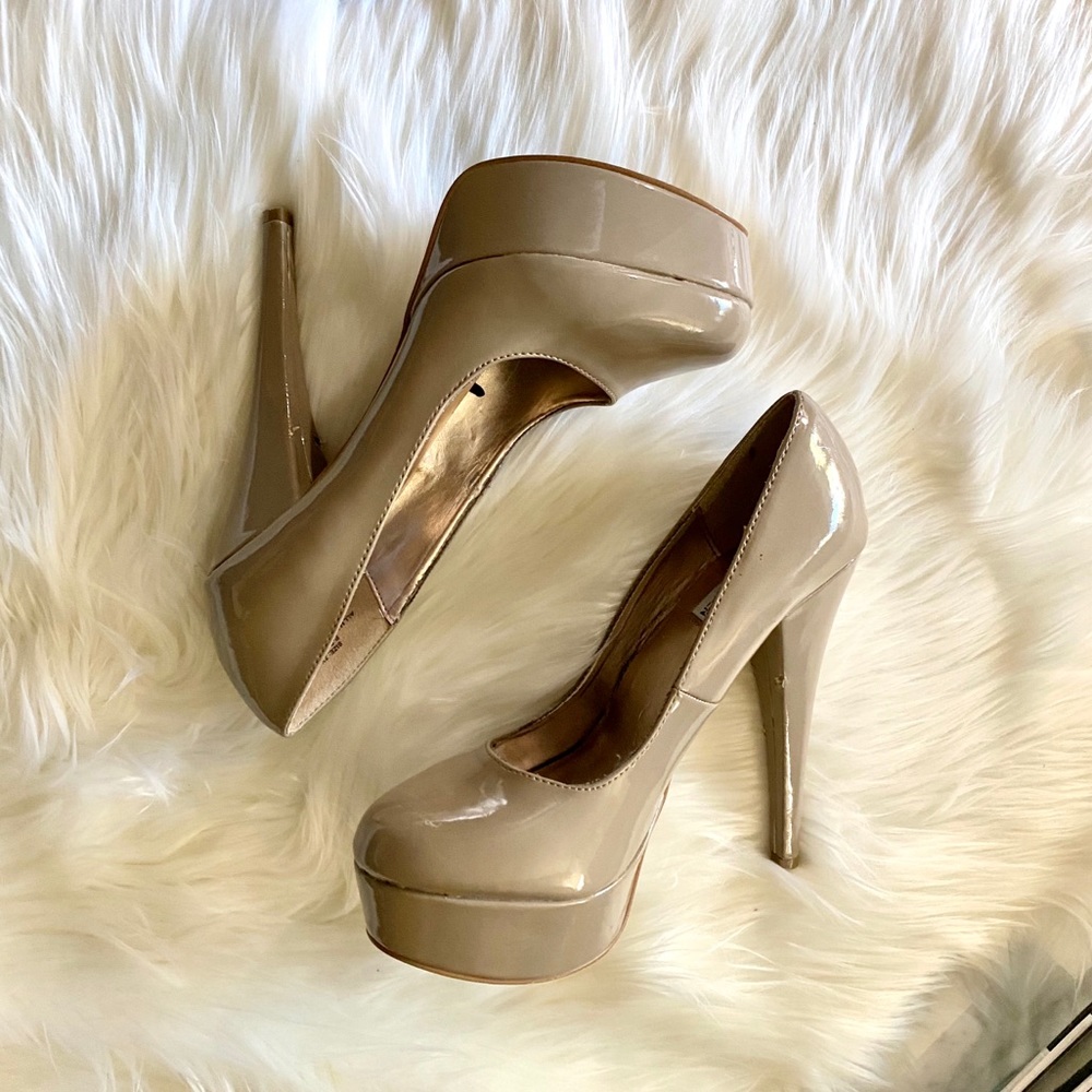 🚫SOLD🚫 STEVE MADDEN Tan Beige Platform Pump